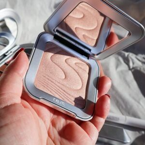 REM Beauty Miss Saturn Interstellar Highlighter Topper